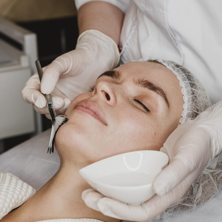 Gesichtsbehandlung im Kosmetikstudio Beauty Skills By Seda